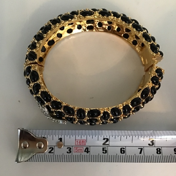 Kenneth Jay Lane Black cabochon & starfish pave bracelet - Picture 5 of 11